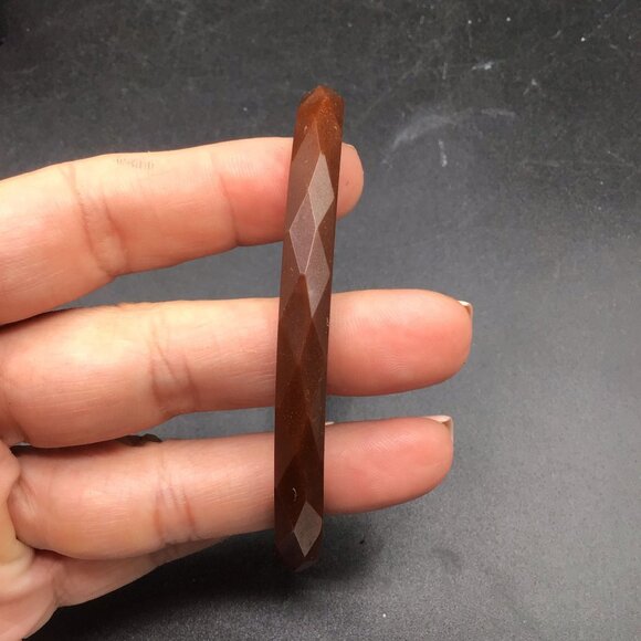 Vintage Bakelite Bangle Carved Oval Shaped Faceted Brown Plastic Thin Bracelet - Picture 5 of 6